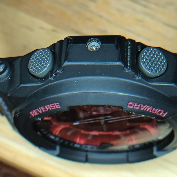 Casio Black case and PU band, Red dial Men's G-Shock 5225 GA-150MF - Picture 3 of 7